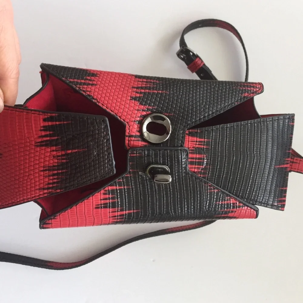 Sondra Roberts Crossbody Purse - Picture 5 of 6